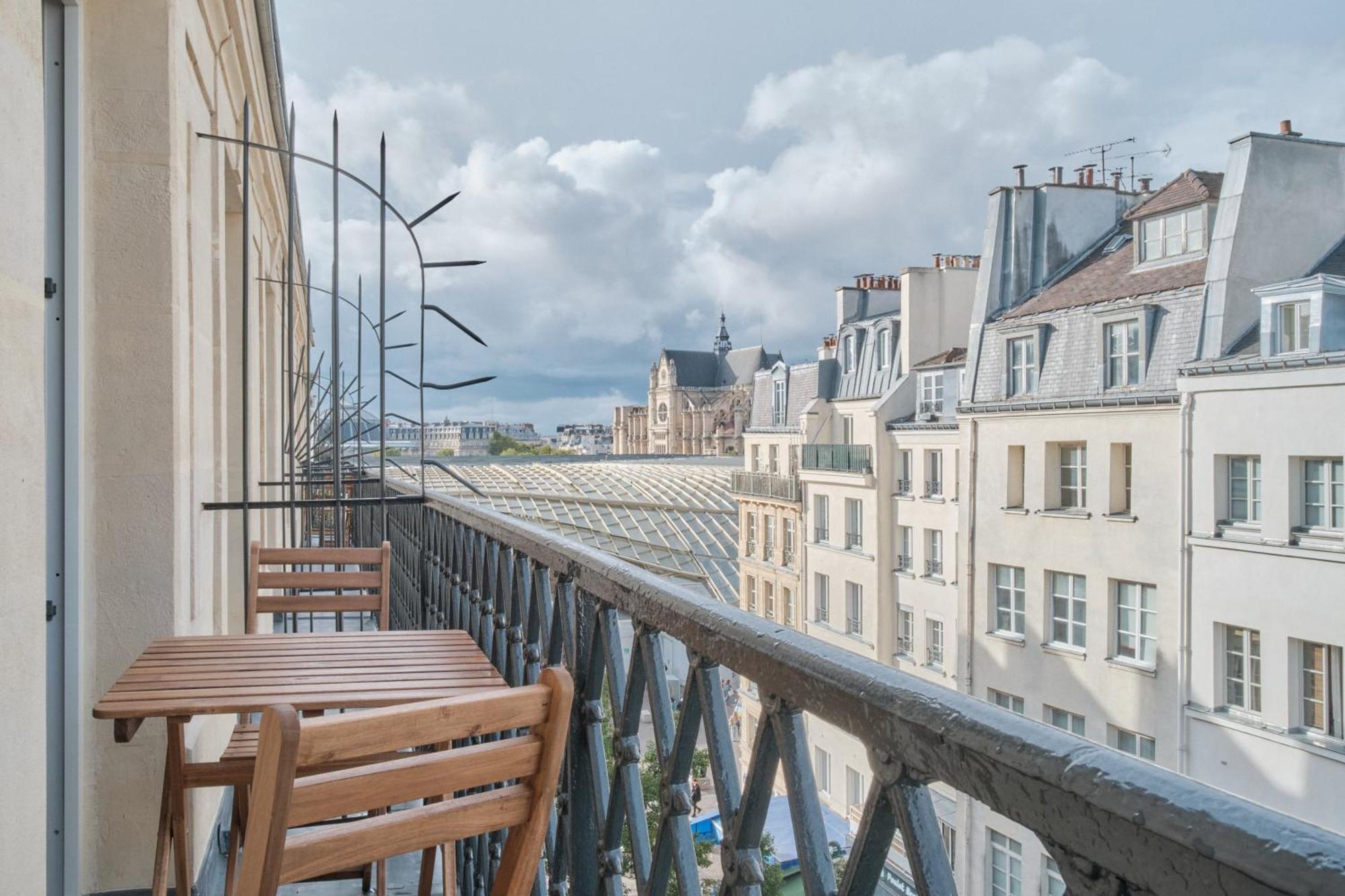 Nestay Les Halles Париж Стая снимка